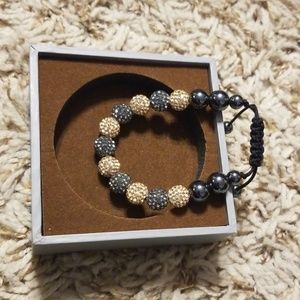 Adjustable beaded bracelet